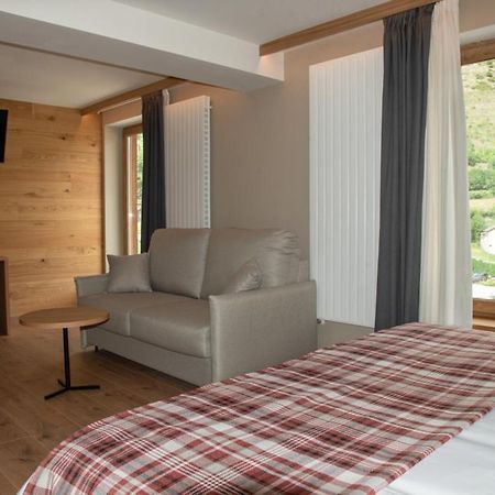 Hotel Roya Espot Ngoại thất bức ảnh