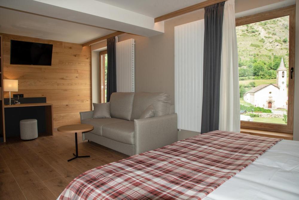Hotel Roya Espot Ngoại thất bức ảnh