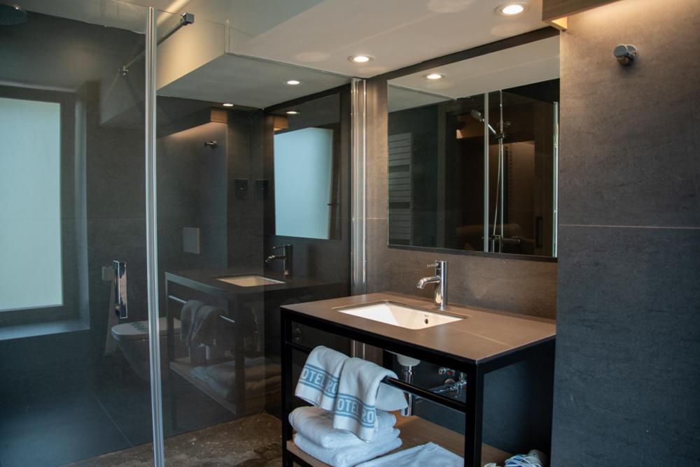 Hotel Roya Espot Ngoại thất bức ảnh