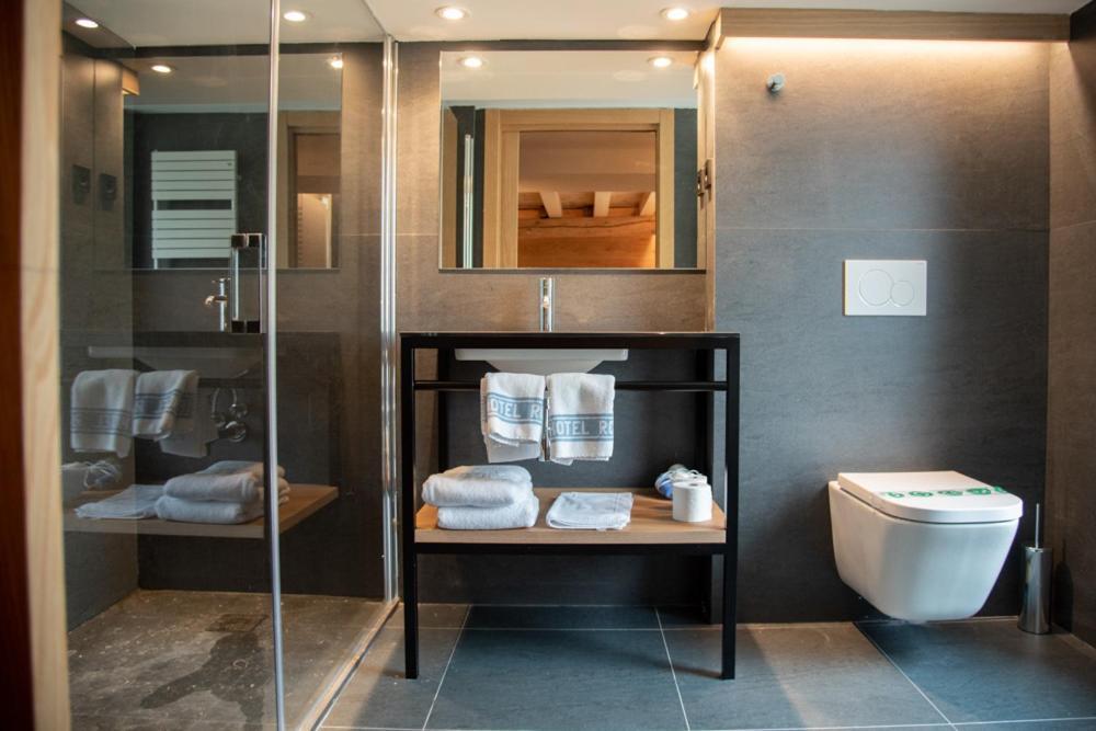 Hotel Roya Espot Ngoại thất bức ảnh