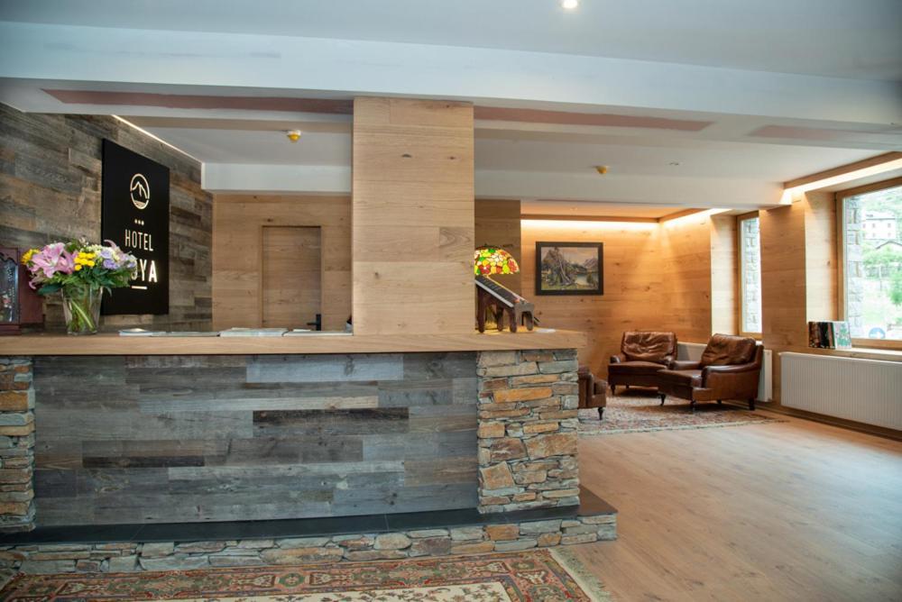 Hotel Roya Espot Ngoại thất bức ảnh