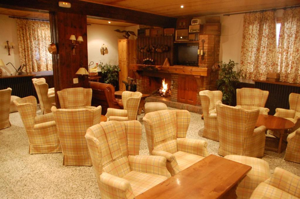 Hotel Roya Espot Ngoại thất bức ảnh