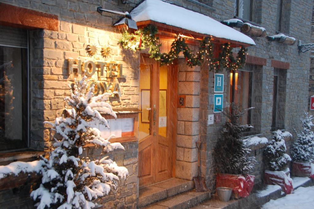 Hotel Roya Espot Ngoại thất bức ảnh